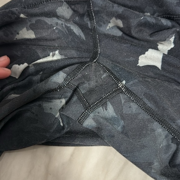 Old Navy Active Gray Pattern Go-Dry Athletic Workout Leggings Size Small - Picture 6 of 6